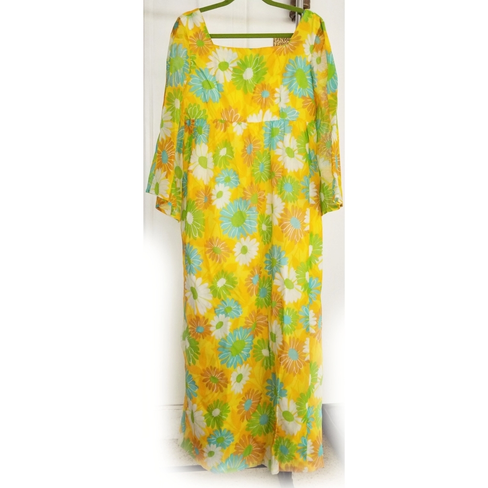 Vintage 60s Wedding Daisy Gown